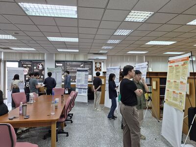 114學年度書報討論成果展--壁報展示暨老師蒞臨指導(115.06.17)圖片