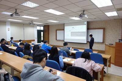 110學年度書報討論成果展-口頭報告-4圖片(另開新視窗)