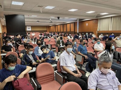 110學年度【中山高大統計日】--中山高大統計新秀獎學金成果發表會暨頒獎典禮圖片(另開新視窗)