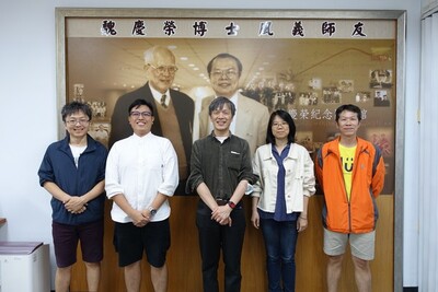 鮑興國教授演講圖片(另開新視窗)