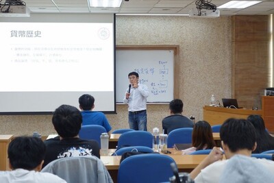 顏廣杰教授演講圖片(另開新視窗)