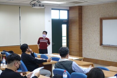 110學年度書報討論成果展-口頭報告-1圖片(另開新視窗)