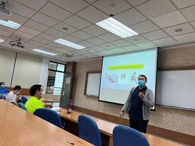111學年度大專校院學生雙語化學習計畫之【普及提升學校】系列講座--英文論文寫作(戴瑋先生)圖片(另開新視窗)