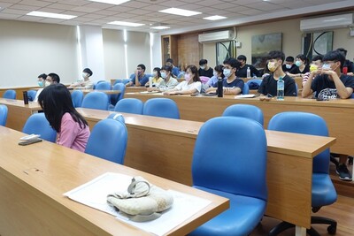 110學年度新生座談會圖片(另開新視窗)