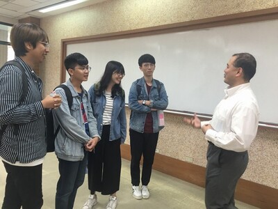 王道一教授演講圖片(另開新視窗)