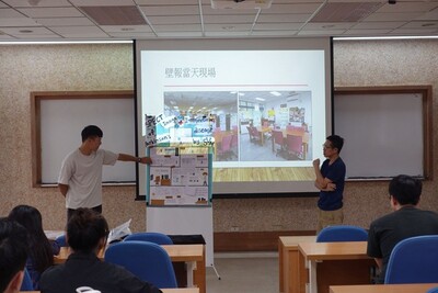 112學年度書報討論壁報展示TA示範教學圖片(另開新視窗)