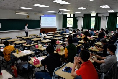 第三十屆南區統計研討會--演講(四)圖片(另開新視窗)
