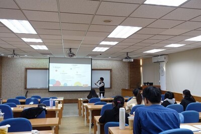 112學年度書報討論成果展-口頭報告圖片(另開新視窗)